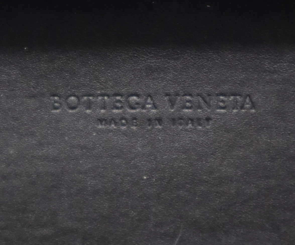 Bottega Veneta Black & Taupe Snakeskin Knot Clutch - Image 8