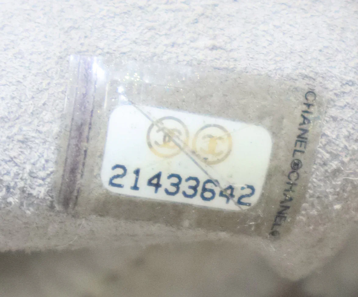 Chanel Grey Suede & White Shearling Crossbody - Image 8