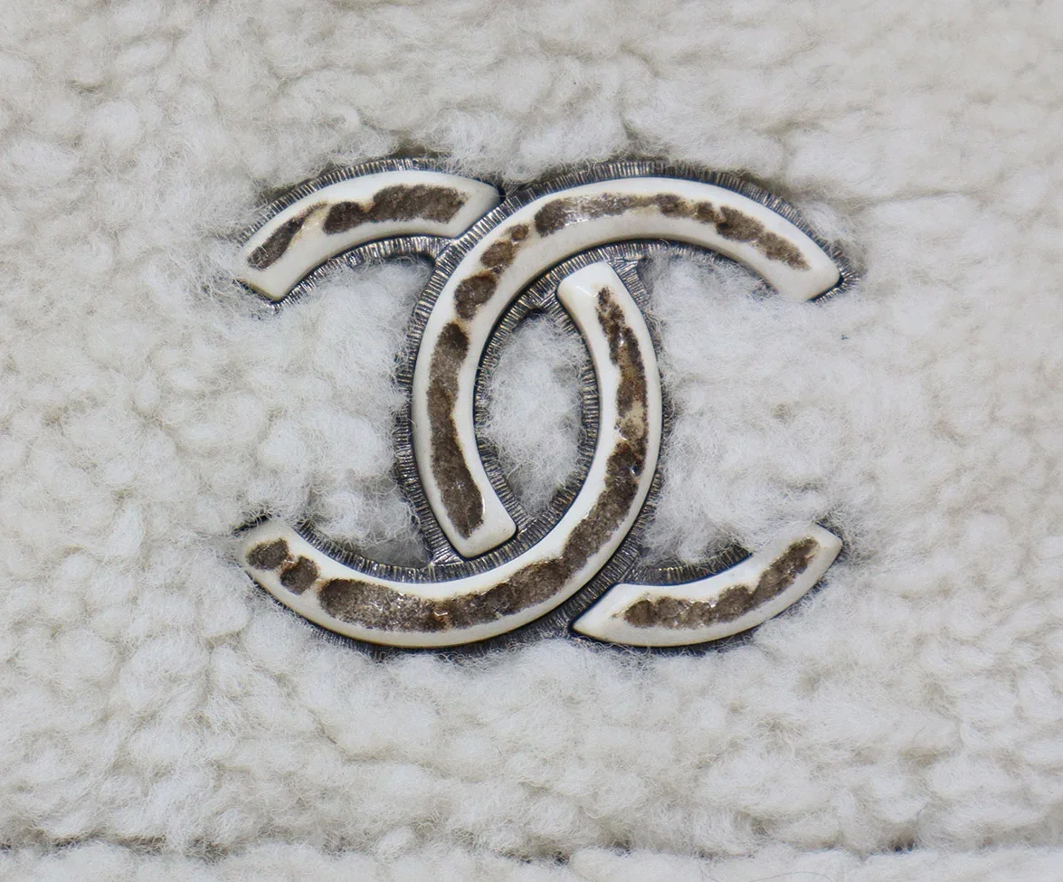 Chanel Grey Suede & White Shearling Crossbody - Image 9