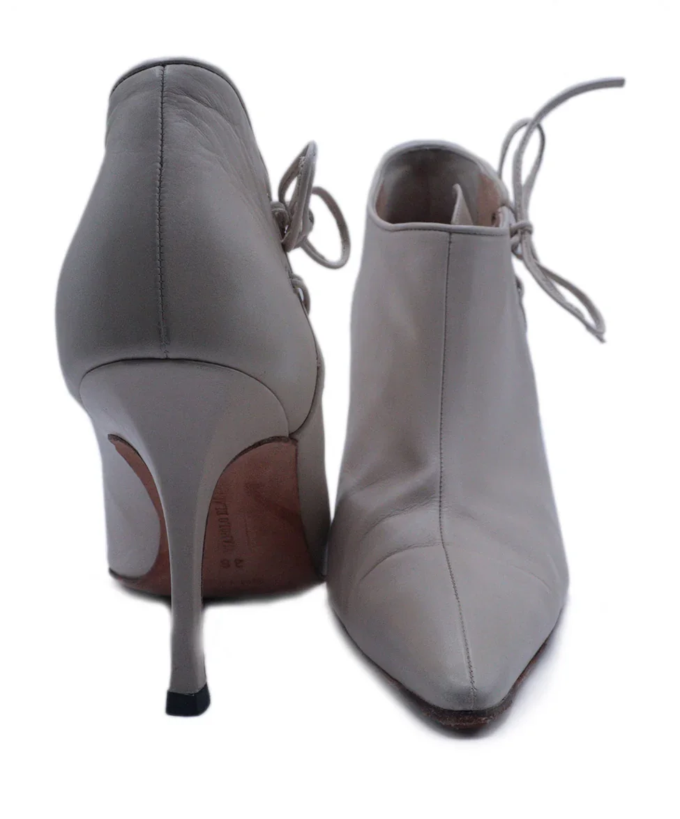 Manolo Blahnik Beige Leather Lace Up Booties sz 8 - Image 3