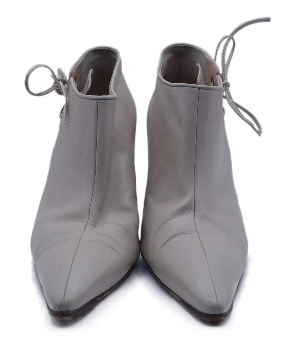 Manolo Blahnik Beige Leather Lace Up Booties sz 8 - Image 4